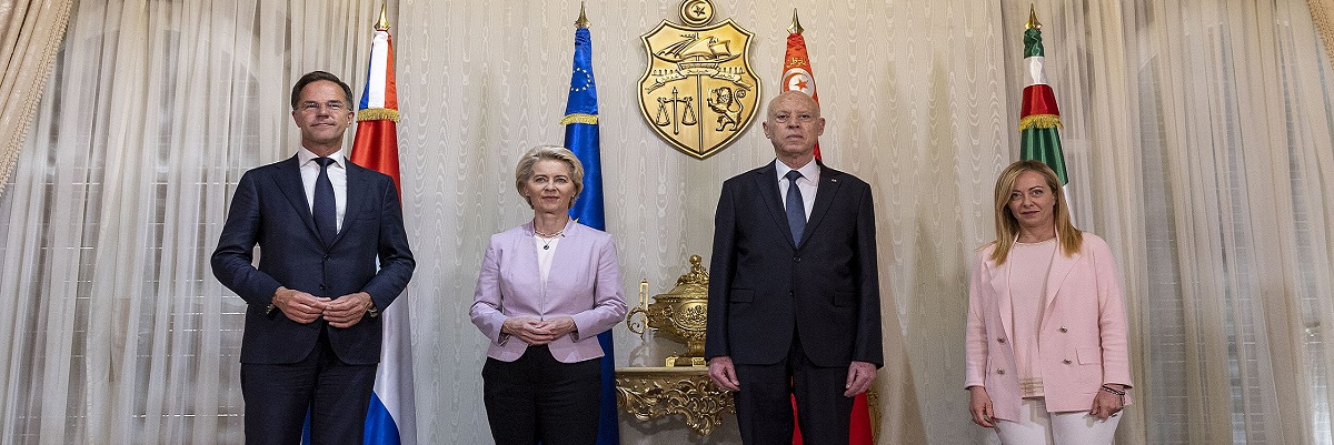 EU-Kommissionspräsidentin Ursula von der Leyen während eines Besuchs in Tunesien auf Einladung von Präsident Kais Saied zusammen mit dem niederländischen Premierminister Mark Rutte und der italienischen Premierministerin Giorgia Meloni